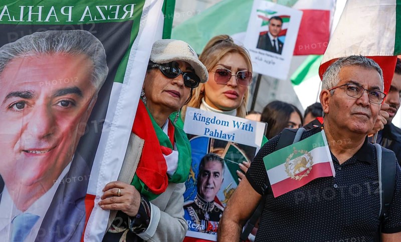 Iranians demonstrate with a poster of Prince Reza Pahlavi on the day of the US and Israeli attack on Iran, Berlin, 28.02.2026. People wave flags of the Iranian monarchy, German, Israeli and US flags, Berlin, Berlin, Germany