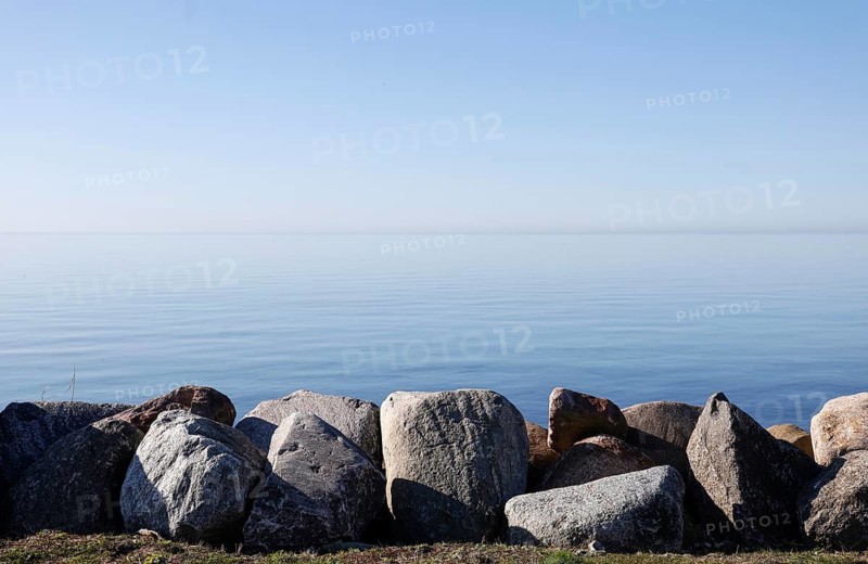 Morning atmosphere with calm seas on the Baltic Sea, island of Fehmarn, 08.04.2026, Fehmarn, Schleswig-Holstein, Germany
