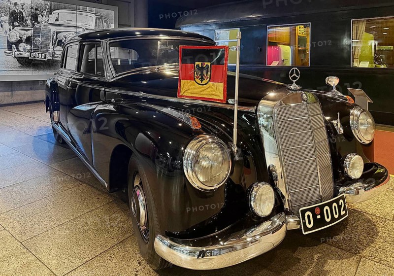 Adenauer's Mercedes 300 with saloon car 10205, historical film in the background, House of History, Bonn, North Rhine-Westphalia, Germany