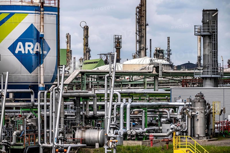 Ruhröl refinery, BP Gelsenkirchen, now BP Refining & Petrochemicals GmbH, tanks and plant in Gelsenkirchen-Horst, North Rhine-Westphalia, Germany