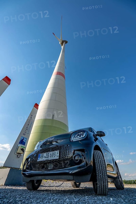 Bürgerwindpark Westernfeld-Buchgarten, near Lichtenau, 11 wind turbines, free charging station for electric cars at the wind farm, organised and financed by a cooperative, profits flow partly into the region, North Rhine-Westphalia, Germany