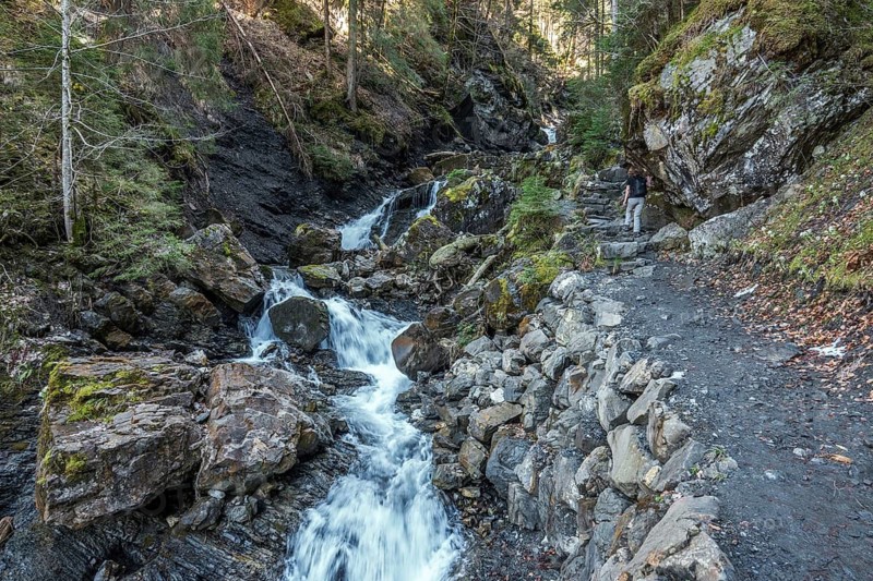Female hiker on the hiking trail in Gaissalptobel with Gaissalpbach, Reichenbach, Oberstdorf, Oberallgäu, Allgäu, Bavaria, Germany