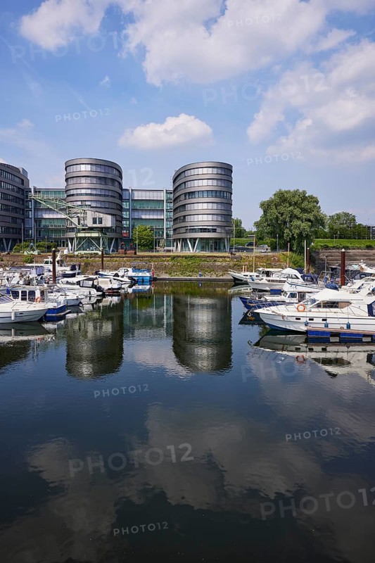 Five Boats office building by architect Sir Nicholas Grimshaw & Partners and the marina in the inner harbour of Duisburg, Ruhr district, independent city, North Rhine-Westphalia, Germany
