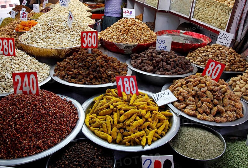 New Delhi, India, 15.01.10 - market scene, sale of spices, India