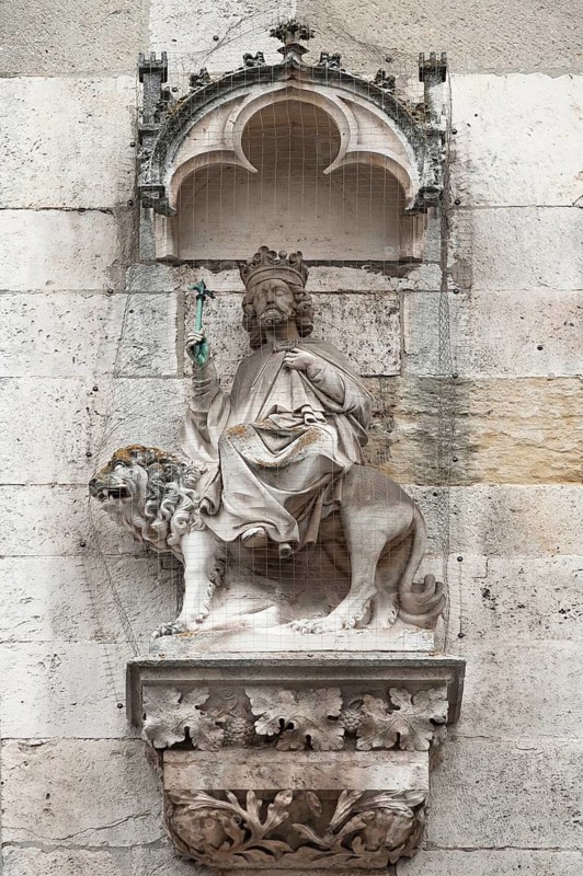 King Nepukadnezar riding a lion, 14th century, main façade of Regensburg Cathedral, Regensburg, Upper Palatinate, Bavaria, Germany