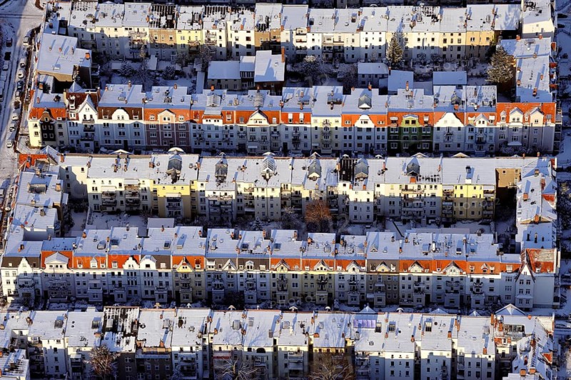Europe, Germany, Schleswig-Holstein, Lübeck, aerial view, city view, residential area, house, houses, city center, block, block, block of houses, roof, roofs, Hanseatic city, art nouveau, snow, winter, cold ice, heat insulation