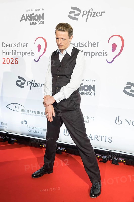 Alexander Scheer in front of the German Audio Film Awards ceremony at the Colosseum cinema in Berlin on 24.03.2026