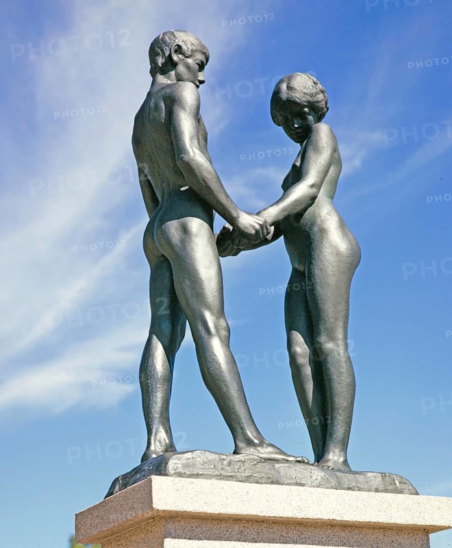 Ungdom", Jugend, Skulptur von Carl Eldh, nackte männliche und weibliche Figuren, Rottneros Park, Schweden 1970