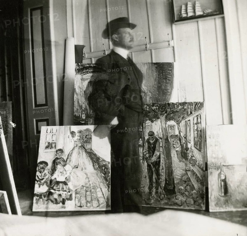 Edward Munch self-portrait, Warnemünde, Germany, ca. 1907/8 Edward Munch (12 December 1863 - 23 January 1944) was an important Norwegian modernist painter. As an outstanding representative of Expressionism, he created important works. This style of painting seemed to him to be the most suitable for expressing emotions. His most famous works are 'The Scream', 'Madonna', 'Dance of Life', to name but a few