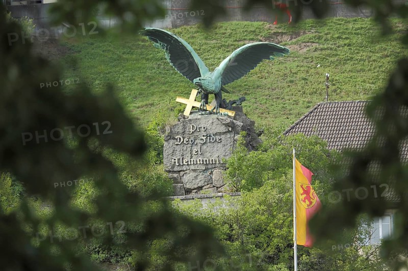 Warrior Rock monument, eagle figure with cross in claws, catches, bronze sculpture, wing, Latin inscription: pro deo fide et Alemannia - in the name of faith and Germany, saying, Laufenburg, Southern Black Forest, Baden-Württemberg, Germany
