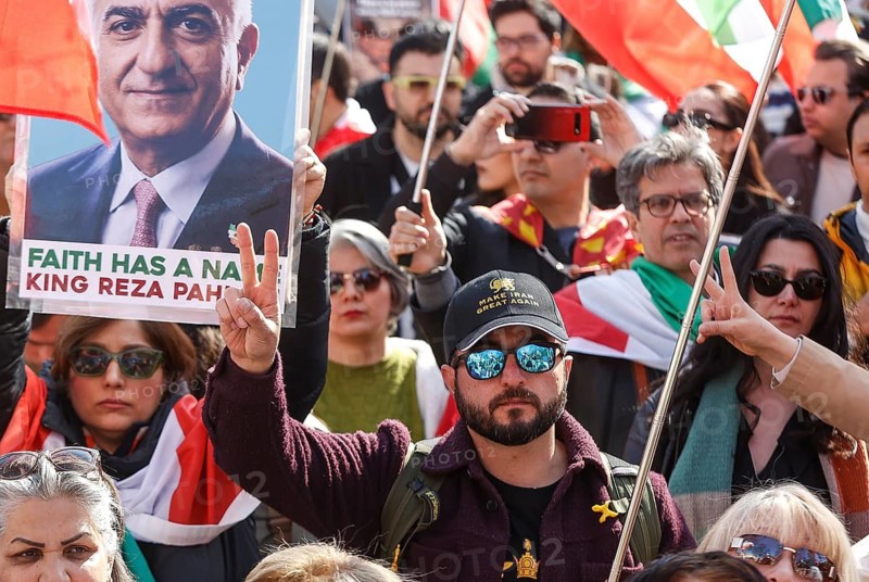 An Iranian wears a baseball cap with the inscription Make Iran Great Again during an Iran demo for the end of the Islamist mullah regime in Iran, Berlin, 11.04.2026, Berlin, Germany