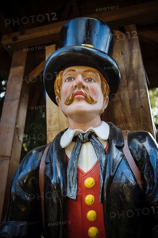 Wooden sculpture, world's largest cuckoo clock carrier, Triberg, Black Forest, Baden-Württemberg, Germany