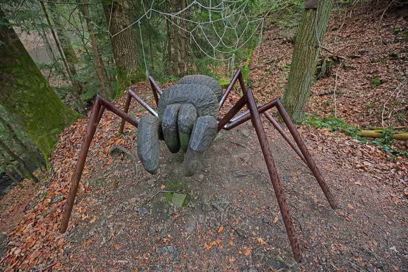 Large spider figure in the forest, wood sculpture, wood carving, chainsaw art, modern art, oversized, XXL trail, premium hiking trail, Auenlandweg, Blickhausen, Mittelhof, Sieg, Wissen, Westerwald, Rhineland-Palatinate, Germany
