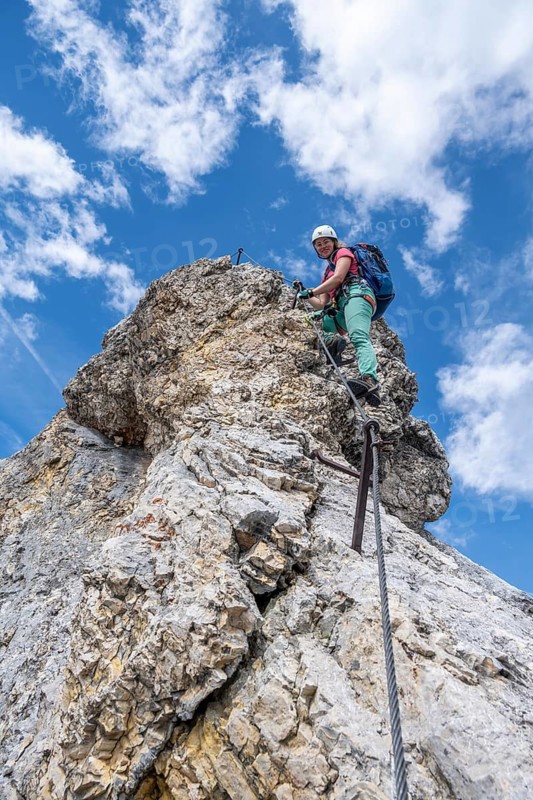 Mountaineer on the Jubiläumsgrat between Zugspitze and Alpspitze, high mountains, Wetterstein range, Bavaria, Germany