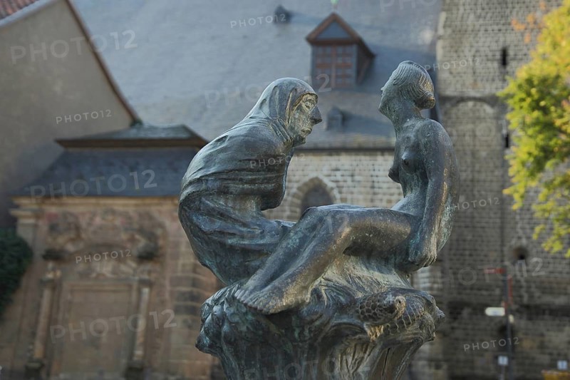 Sculpture at the fountain by Bernd Göbel 1990, modern art, bronze sculpture, city history, Kornmarkt, Quedlinburg, Harz, Saxony-Anhalt, Germany