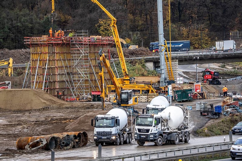 Concreting of a new bridge pillar at the Duisburg-Kaiserberg motorway junction, complete conversion and construction of the A3 and A40 intersections, all bridges, ramps, roadways are renewed and in part extended, construction period of 8 years, railway bridges running there will also be renewed, North Rhine-Westphalia, Germany