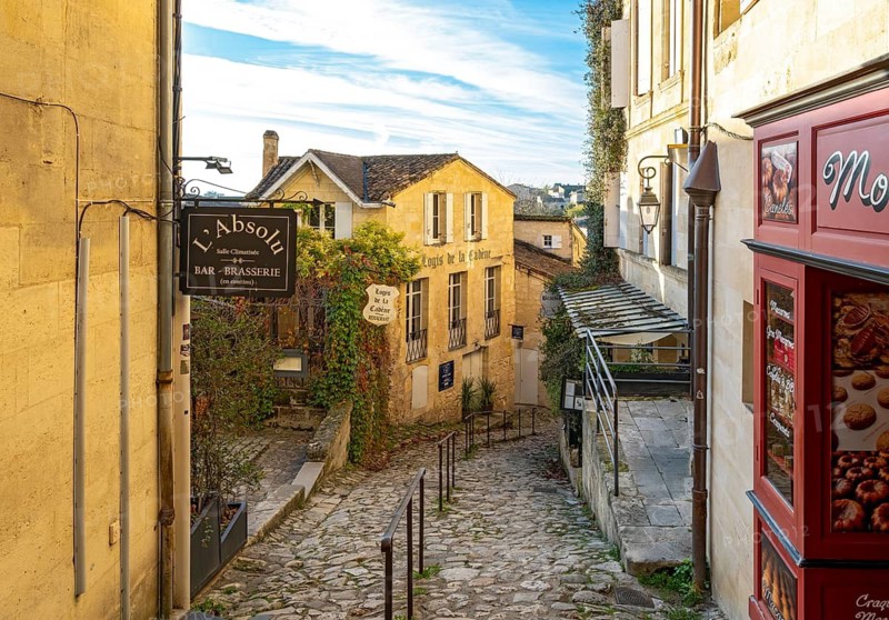 Narrow street in Saint-Emilion, France