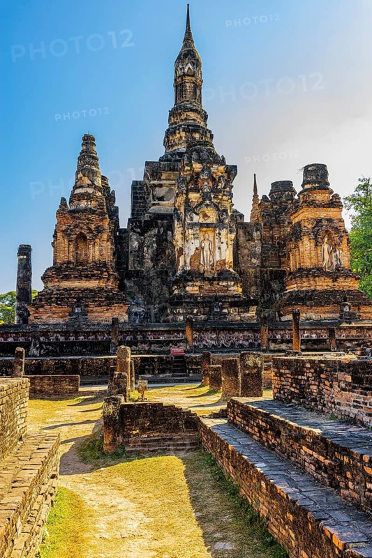 Historic Buddhist temple complex Wat Mahathat, historical park, Sukhothai, Sukhothai province, Thailand