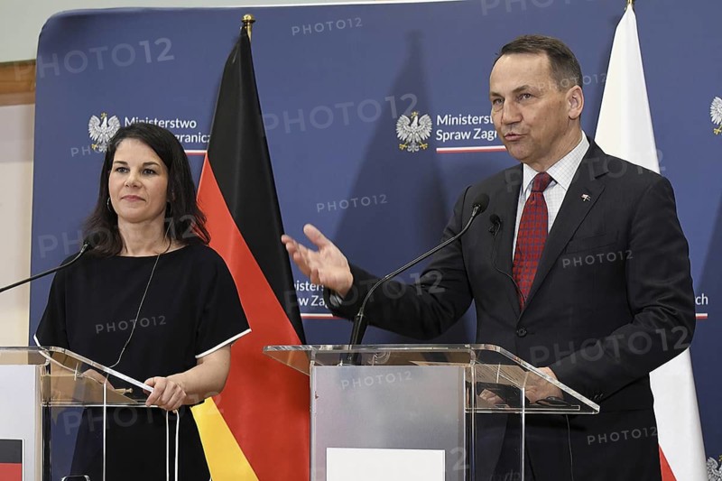 Foreign Minister Annalena Bärbock at a joint press conference with her Polish counterpart, Foreign Minister Radoslaw Sikorski, at the Collegium Polonicum in Slubice. The two met for talks in the border region of the twin cities of Frankfurt/Oder and Slubice, first on the Polish side and then on foot across the Oder Bridge, before answering questions from students at Viadrina University