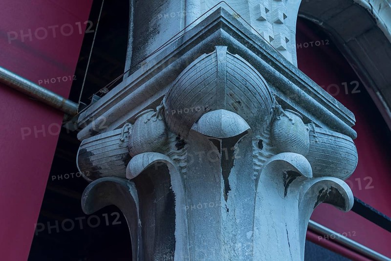 Chapter design on the pillars of the fish market, Rialto market in the San Polo district, Venice, Veneto, Italy