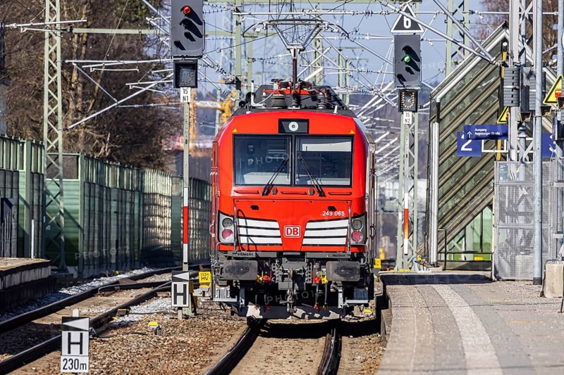 Memmingen railway station with Vectron Dual Mode Light locomotive, class BR 249 065. Memmingen, Upper Swabia, Bavaria, Germany