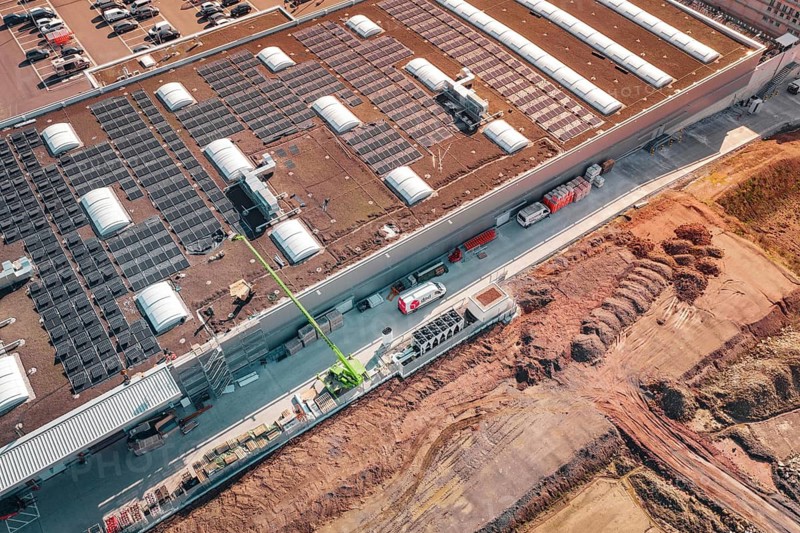 Aerial view of a commercial building with solar panels and adjacent construction site, PV Bau Auf OBI Bau Markt, Mühlacker, Enzkreis, Germany