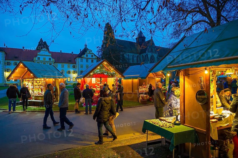Christmas market, blue hour, Salem Castle, Lake Constance, Bodenseekreis, Baden-Württemberg, Germany
