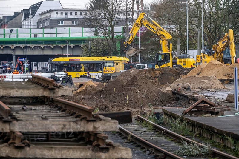 Large construction site in the city center of Essen, the large intersection of Hollesstraße and Steeler Straße is being completely rebuilt, renovated, supply lines, sewage, gas, water and the construction of new tracks for the new Stadtbahn-Essen, a new tram line in the city center, new construction of stops, North Rhine-Westphalia, Germany