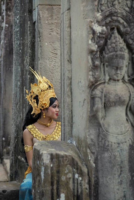 Young woman dressed as a temple dancer, Apsara, Bayon Temple, Angkor Wat, Angkor, UNESCO World Heritage Site, Siem Reap, Cambodia, Indochina, Southeast Asia