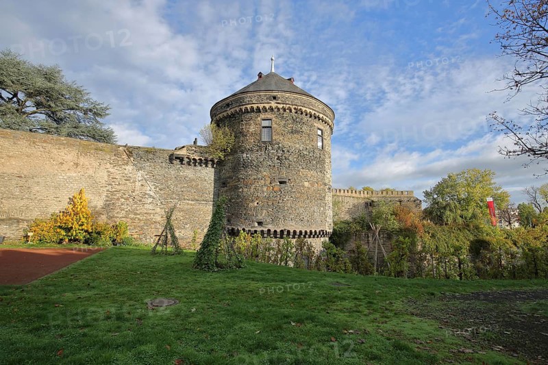 Historic powder tower with city fortifications, city wall, Andernach, Rhineland-Palatinate, Upper Middle Rhine Valley, Middle Rhine Valley, Germany