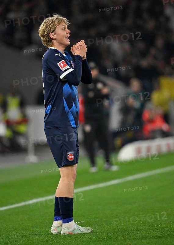 Frans Krätzig 1. FC Heidenheim 1846 FCH (13) after foul gesture gesture innocent lamb MHPArena, MHP Arena Stuttgart, Baden-Württemberg, Germany