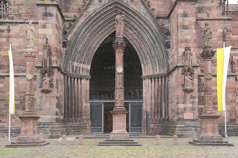 Column with Madonna figure and portal with archivolt, Münster, Münsterplatz, Freiburg, Breisgau, Southern Black Forest, Black Forest, Baden-Württemberg, Germany