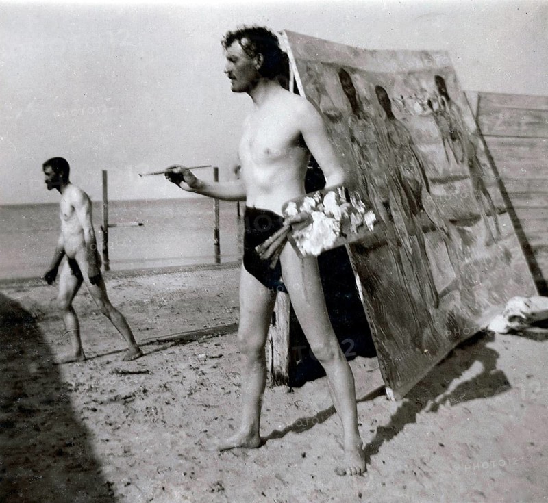 Edvard Munch on the beach at Warnemünde, Germany circa 1907/8 Edward Munch (12 December 1863 - 23 January 1944) was an important Norwegian modernist painter. As an outstanding representative of Expressionism, he created important works. This style of painting seemed to him to be the most suitable for expressing emotions. His most famous works are 'The Scream', 'Madonna', 'Dance of Life', to name but a few