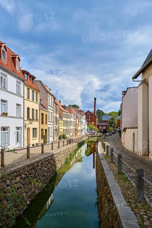 View along the Mühlengrube to the old town scenery in the Nikolaiviertel quarter, Hanseatic City of Wismar, Mecklenburg-Western Pomerania, Germany