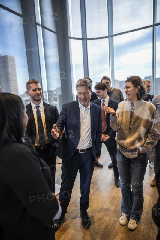 Trip by Robert Habeck, Federal Minister for Economic Affairs and Climate Protection, to the USA from 06-10 March 2024 Exchange with students from Columbia Business School in New York 08 March 2024