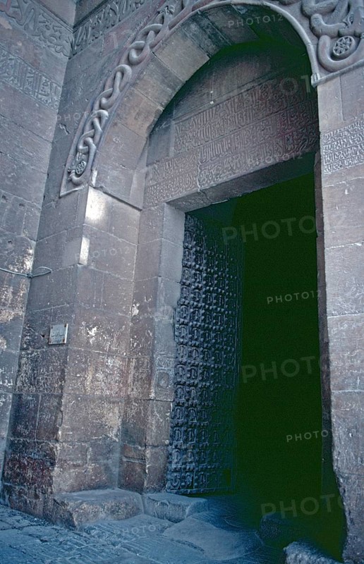 Portal, wrought-iron Tor tor, above it entwined snake bodies with dragon heads in the arch, citadel, Aleppo, Syria, May 1987, vintage, retro, old, historical