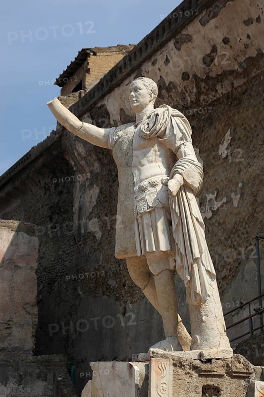 Statue of di M. Nonio Balbo, Nonius Balbus, in the ruined city of Herculaneum, Campania, Italy