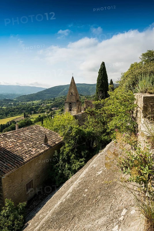 Medieval mountain village, Crestet, Vaucluse department, Provence, Provence-Alpes-Côte dAzur, France