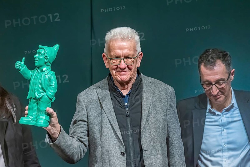 Green Party's political Ash Wednesday in Biberach. In focus: election campaign for the state election on March 8. Top candidate Cem Özdemir and Winfried Kretschmann, who is no longer running for election after 15 years as Minister-President of Baden-Württemberg. The outgoing prime minister receives an optimist sculpture by artist Ottmar Hörl as a gift from the Biberach Greens. Biberach, Baden-Württemberg, Germany