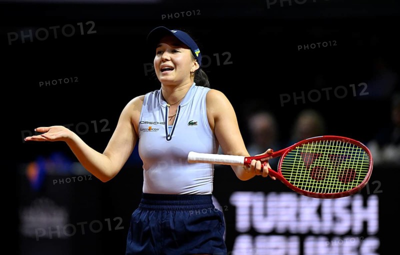 Eva Lys (GER) Gesture Gesture Disappointed Women Women's Porsche Tennis Grand Prix Porsche Arena, Stuttgart, Baden-Württemberg, Germany