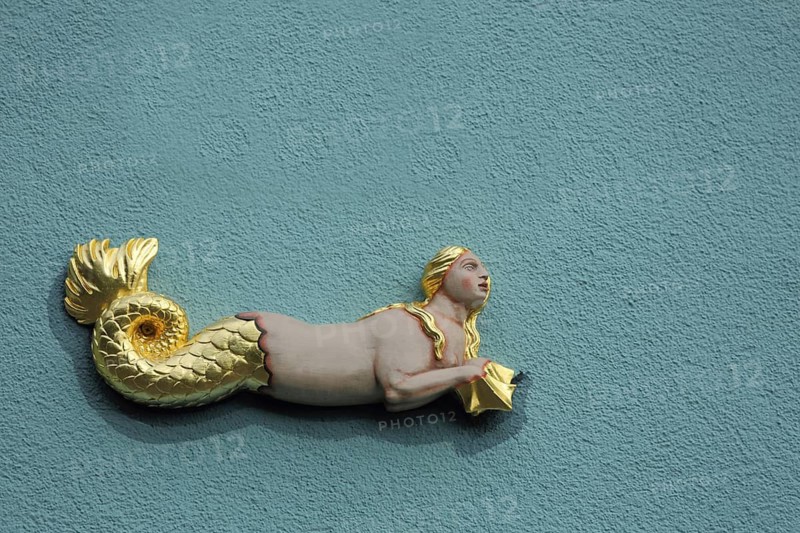 Golden figure at the restaurant Zum Wasserweibchen, Nixe, Bad Homburg, Taunus, Hesse, Germany