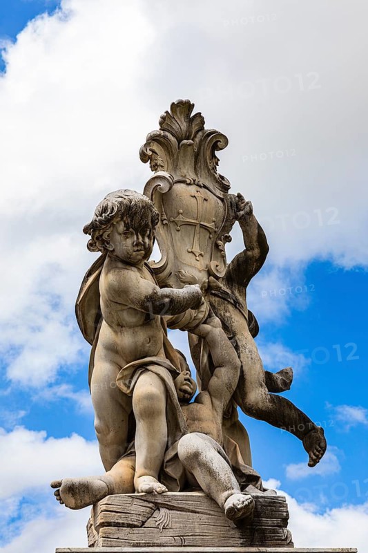 Statue of angels, Piazza Duomo, Pisa, Tuscany, Italy