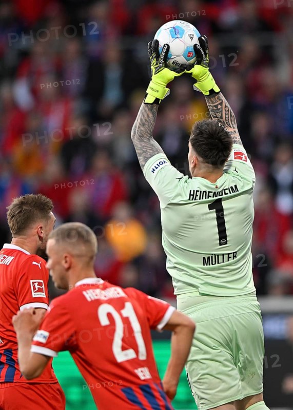 Goalkeeper Kevin Müller 1. FC Heidenheim 1846 FCH (01) Action Relegation, Bundesliga, Voith-Arena, Heidenheim, Baden-Württemberg, Germany