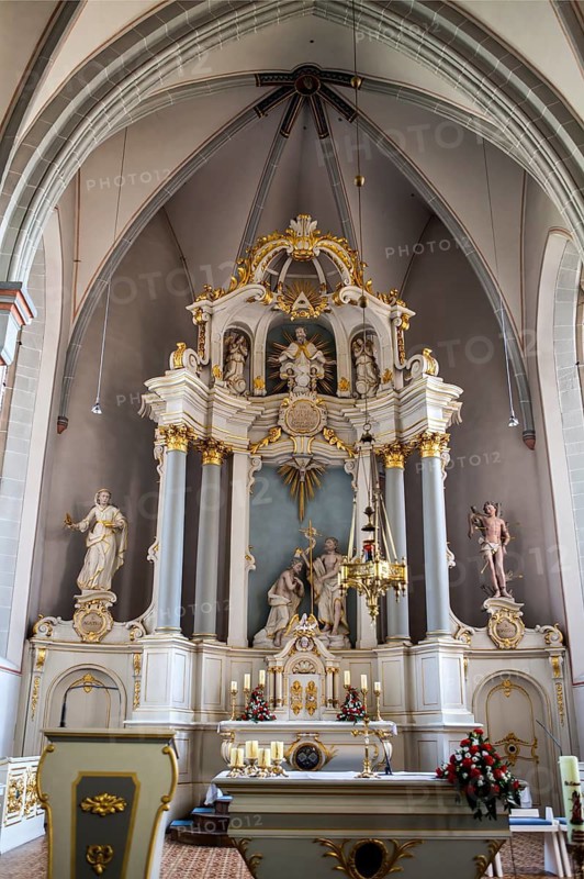 The main altar of the Catholic parish church of St. Johannes Baptist, Borgentreich, Höxter district, North Rhine-Westphalia, Germany