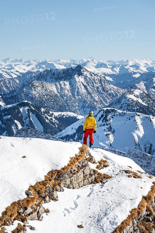 Ski tourers in front of snow-covered mountain peaks, mountain panorama, summit of Schafreuter, Karwendel, Tyrol, Austria