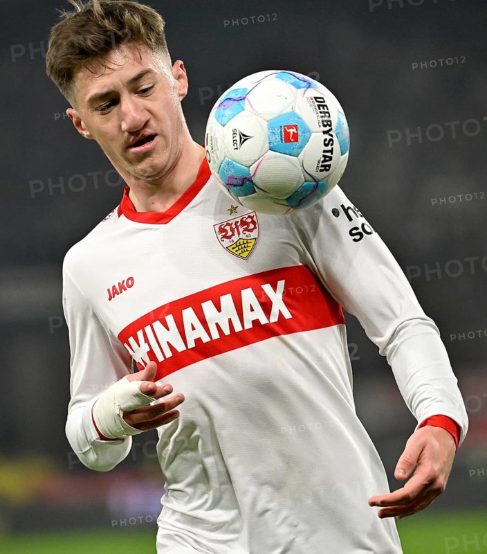 Angelo Stiller VfB Stuttgart (06) Action on the ball MHPArena, MHP Arena Stuttgart, Baden-Württemberg, Germany