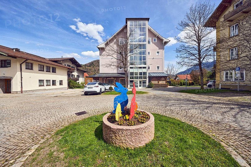 Hotel The Townhouse, general architecture, commercial building, residential building, modern architecture, parking, car, flower pot, Easter decoration, street made of paving stones, bare winter trees, blue sky, cumulus clouds, cirrus clouds, town hall square, Ruhpolding, district of Traunstein, Bavaria, Germany