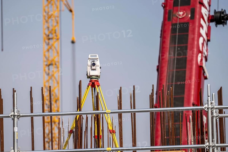 Surveying, Leica total station, electronic tachymeter, a surveying device that measures angles and distances electronically, for surveying terrain, buildings, construction sites, symbolic image