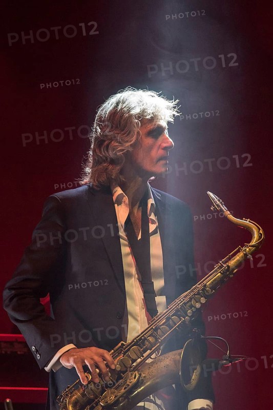Wroclaw, Poland. 27th February, 2018. Concert of band Dire Straits Experience. Picture: Chris White
