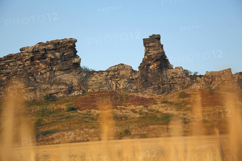 Eagle rocks of the Devil's Wall, stubble field, grain fields, landscape, nature photography, rock formations, cliffs, ridge, depth blur, Weddersleben, Harz, Saxony-Anhalt, Germany